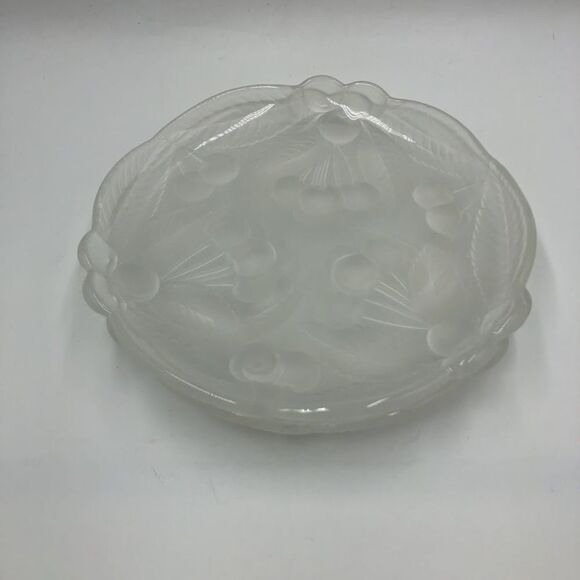 Vintage Frosted Glass Salad Plates Dinnerware Fruit Design Set of 2 Scalloped - Picture 7 of 10